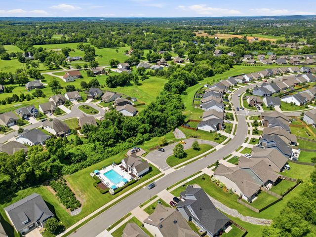 1076 Westgate Dr, Gallatin, TN 37066