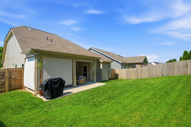 1076 Westgate Dr, Gallatin, TN 37066