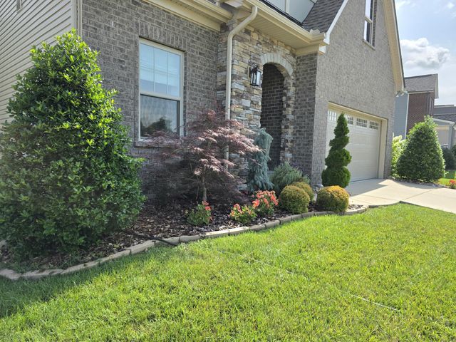 1076 Westgate Dr, Gallatin, TN 37066
