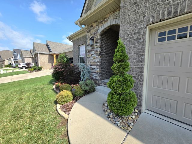 1076 Westgate Dr, Gallatin, TN 37066