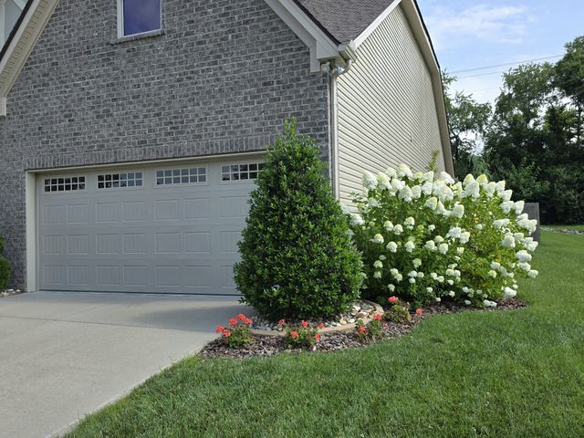 1076 Westgate Dr, Gallatin, TN 37066