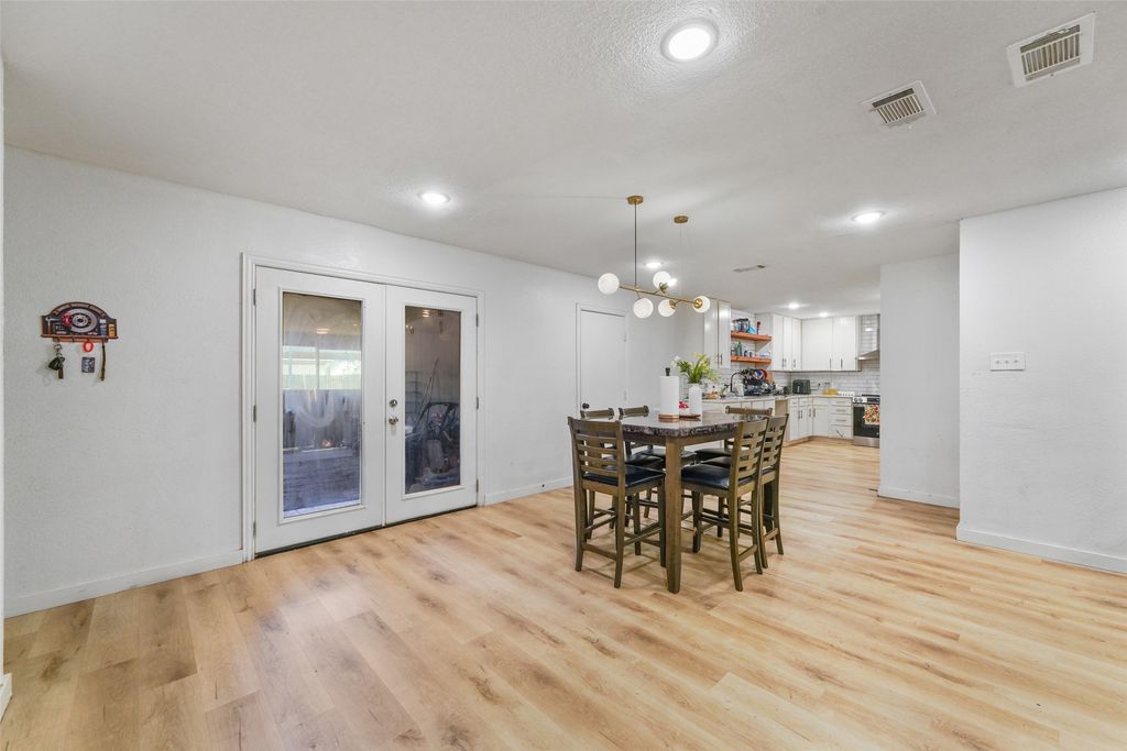 2108 Meadow Lark, Irving, TX 75060 — photo 2