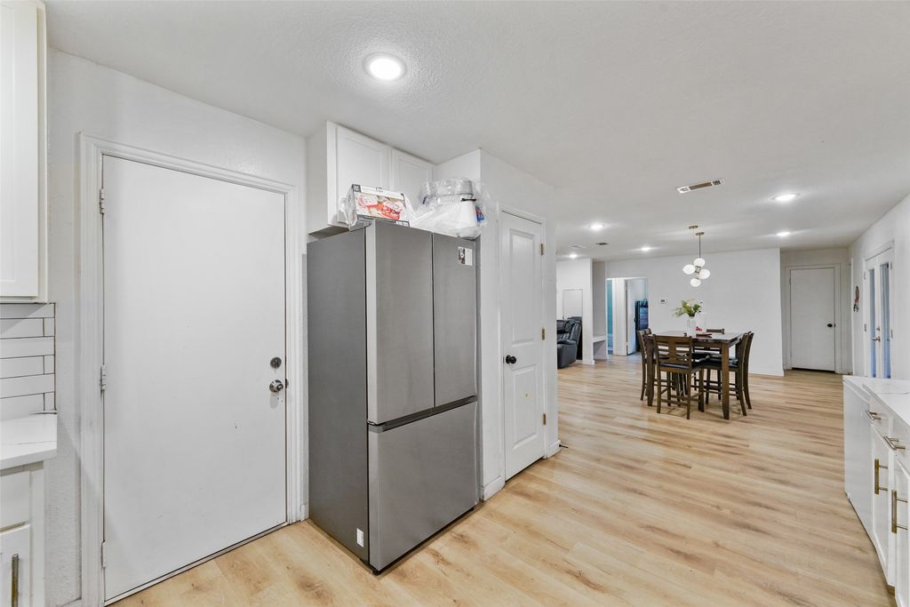 2108 Meadow Lark, Irving, TX 75060 — photo 4