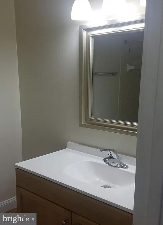 Image 10 of property listing at 1260 SUGARWOOD CIR #303, Baltimore, MD 21221