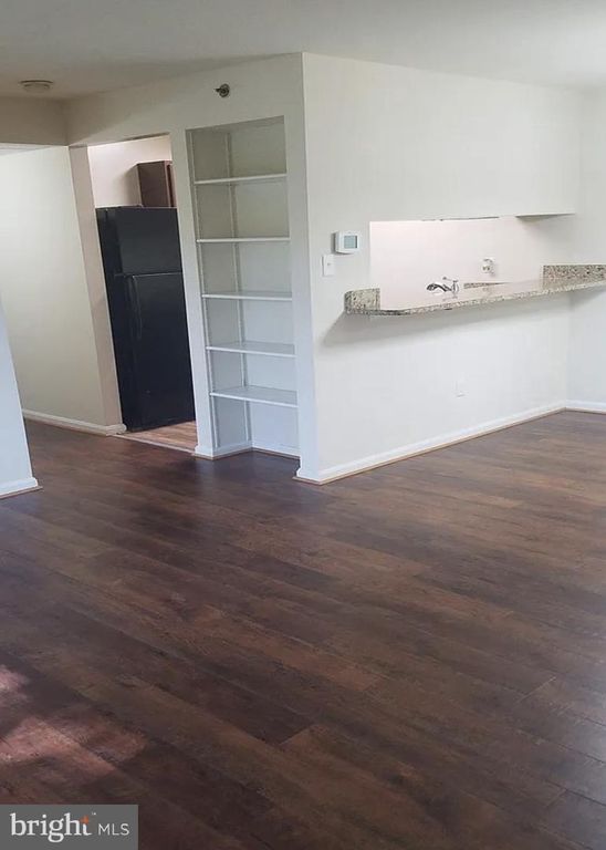 Image 3 of property listing at 1260 SUGARWOOD CIR #303, Baltimore, MD 21221