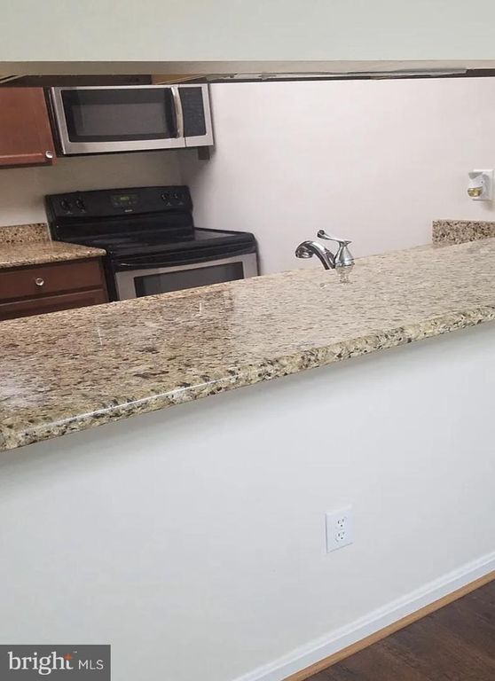 Image 5 of property listing at 1260 SUGARWOOD CIR #303, Baltimore, MD 21221