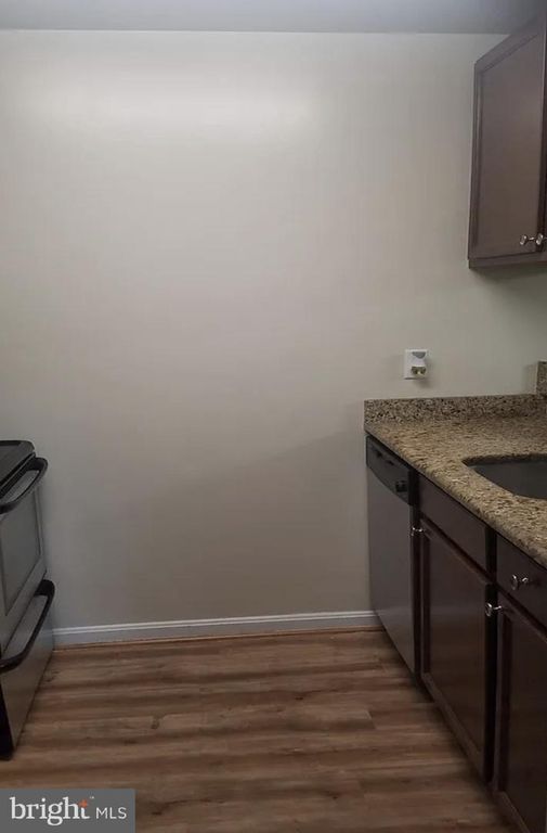 Image 6 of property listing at 1260 SUGARWOOD CIR #303, Baltimore, MD 21221
