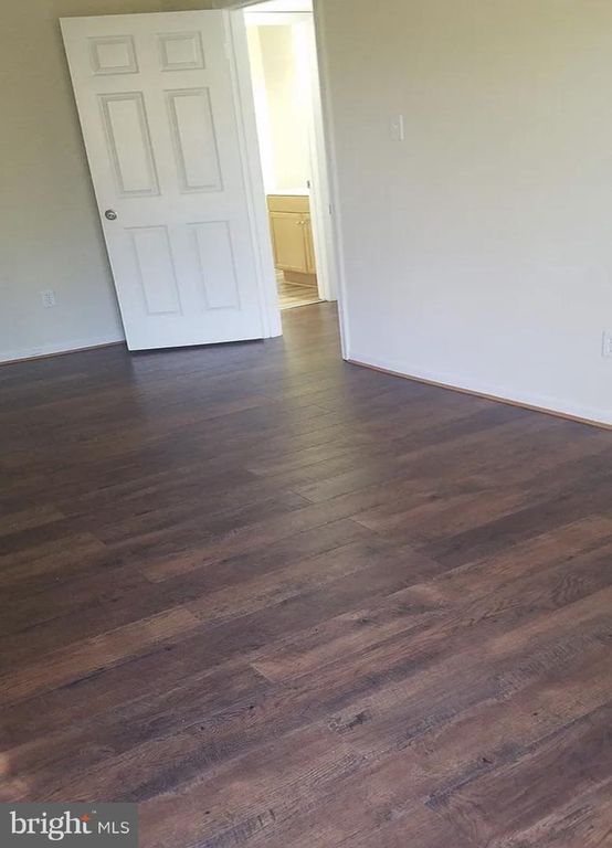 Image 7 of property listing at 1260 SUGARWOOD CIR #303, Baltimore, MD 21221