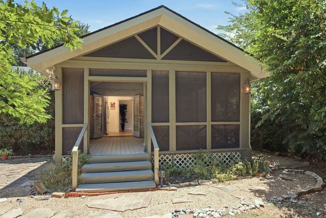 2307 Lawndale Drive, Dallas, TX 75211