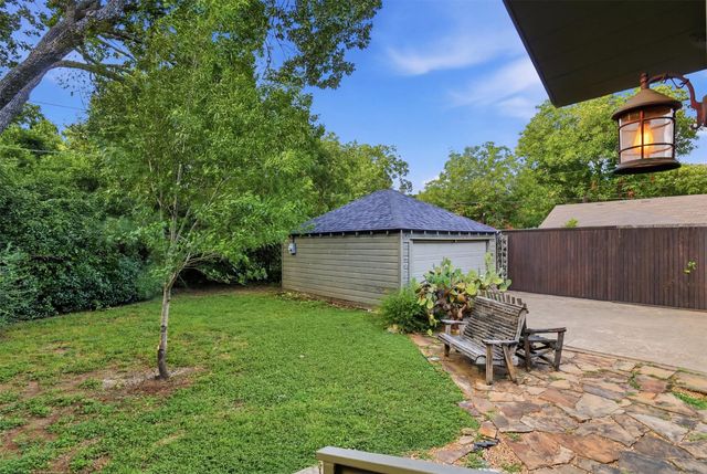 2307 Lawndale Drive, Dallas, TX 75211