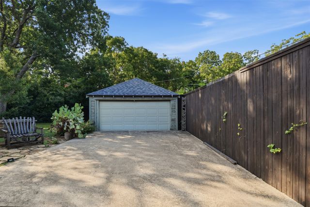 2307 Lawndale Drive, Dallas, TX 75211