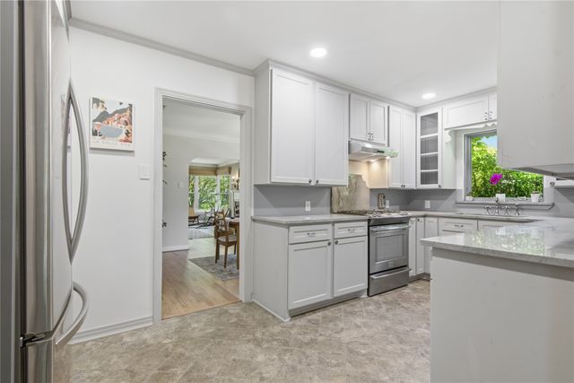 2307 Lawndale Drive, Dallas, TX 75211