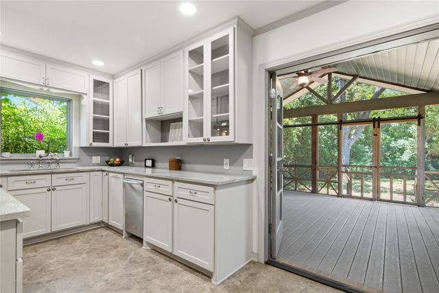 2307 Lawndale Drive, Dallas, TX 75211