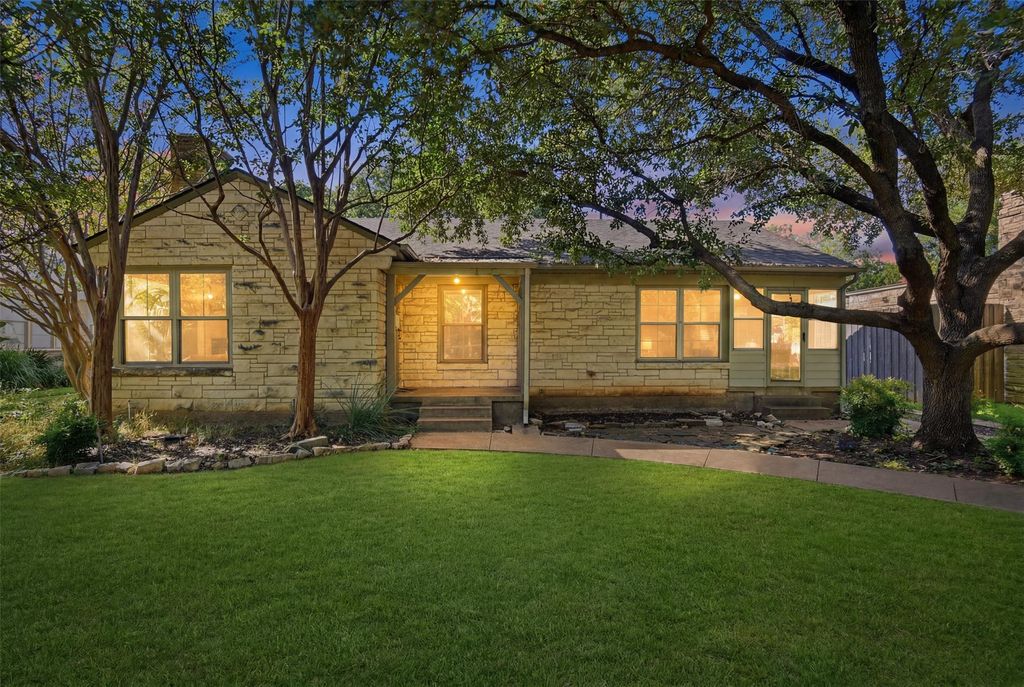 2307 Lawndale Drive, Dallas, TX 75211