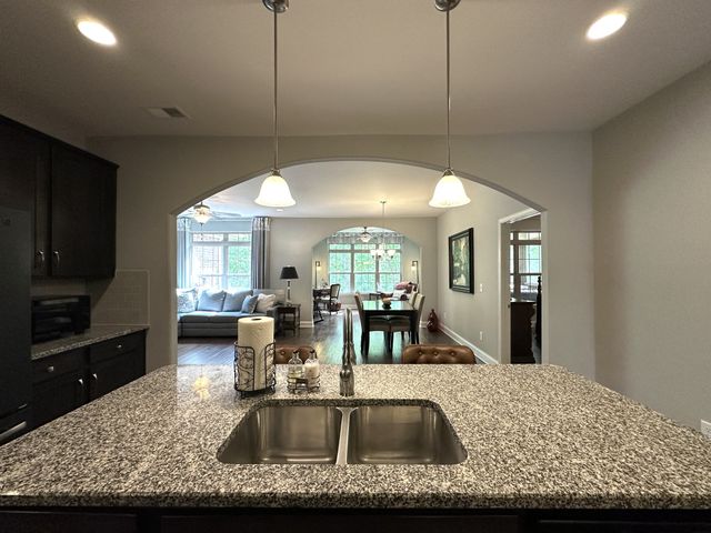 1008 Callaway Dr, Lebanon, TN 37087