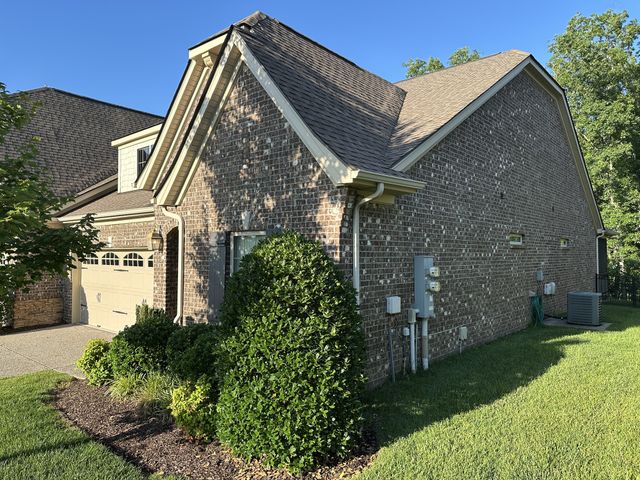 1008 Callaway Dr, Lebanon, TN 37087