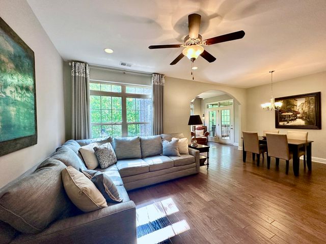 1008 Callaway Dr, Lebanon, TN 37087