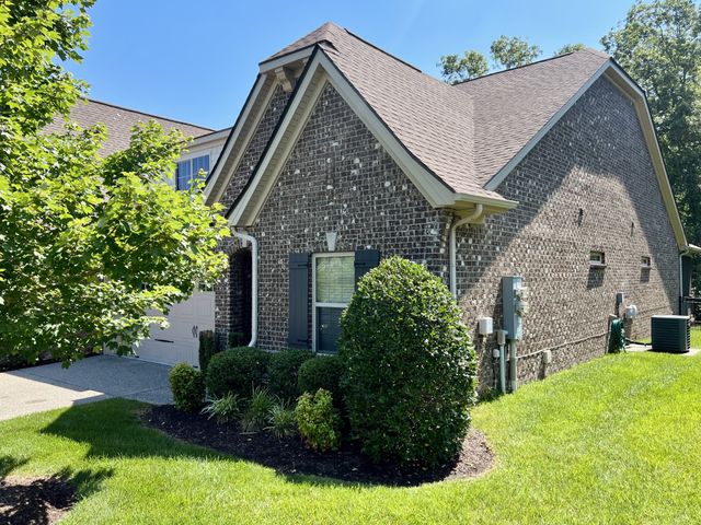 1008 Callaway Dr, Lebanon, TN 37087