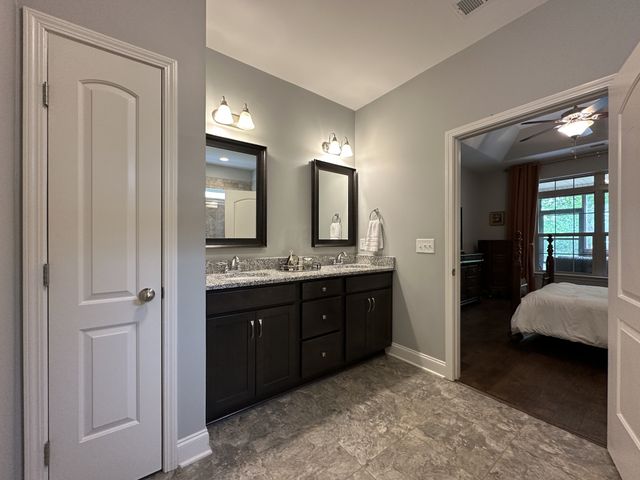1008 Callaway Dr, Lebanon, TN 37087