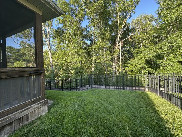 1008 Callaway Dr, Lebanon, TN 37087