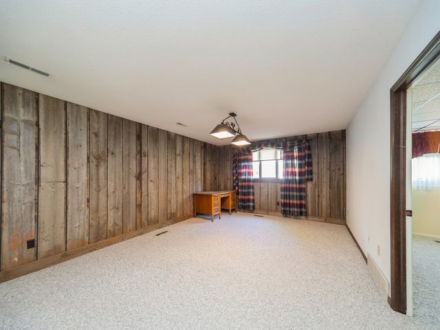 4113 77th Place Circle, Urbandale, IA 50322