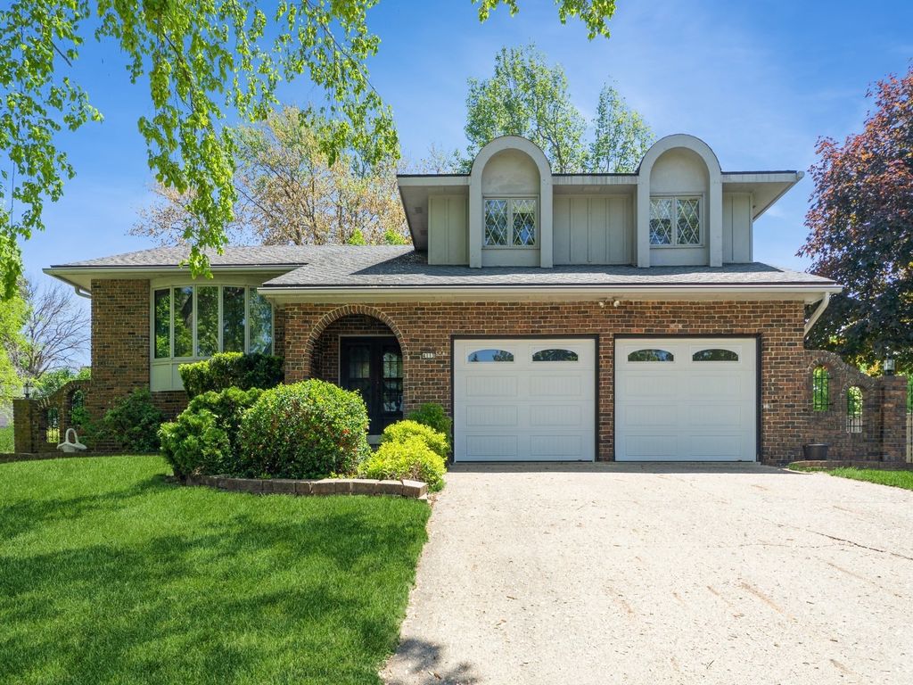 4113 77th Place Circle, Urbandale, IA 50322