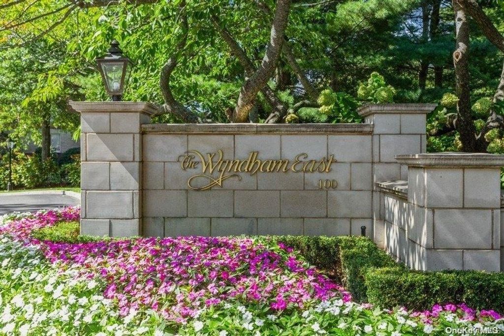 100 Hilton Avenue M9, Garden City, NY 11530