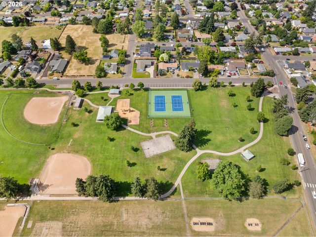 177 S Heather St, Cornelius, OR 97113