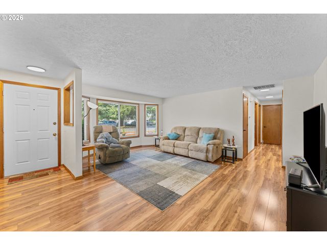 177 S Heather St, Cornelius, OR 97113