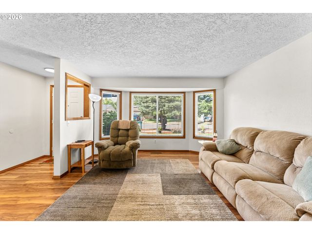 177 S Heather St, Cornelius, OR 97113
