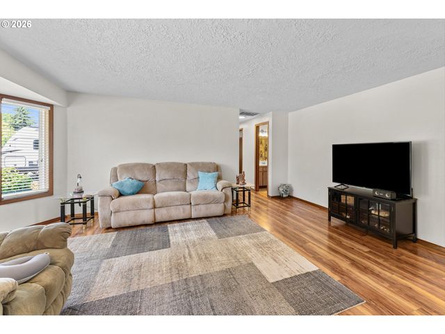 177 S Heather St, Cornelius, OR 97113