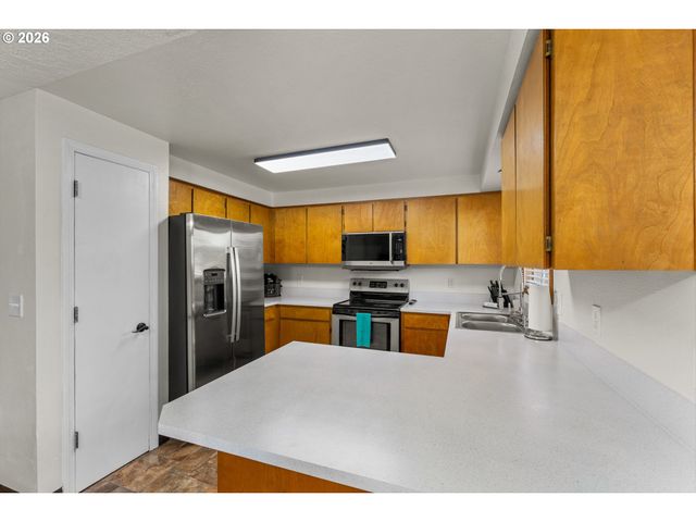 177 S Heather St, Cornelius, OR 97113
