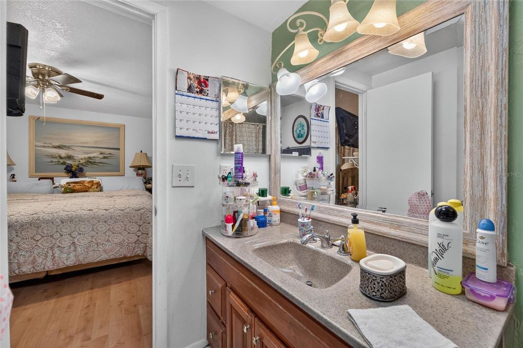 Image 11 of property listing at 7003 SUMMERBRIDGE DRIVE, Tampa, FL 33634