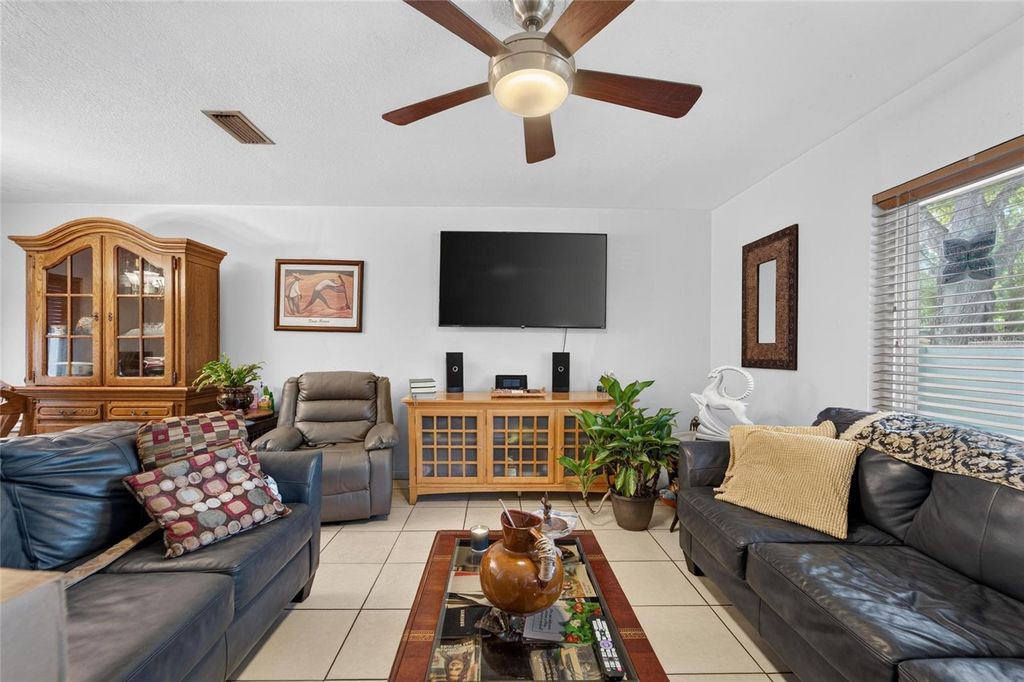 Image 13 of property listing at 7003 SUMMERBRIDGE DRIVE, Tampa, FL 33634