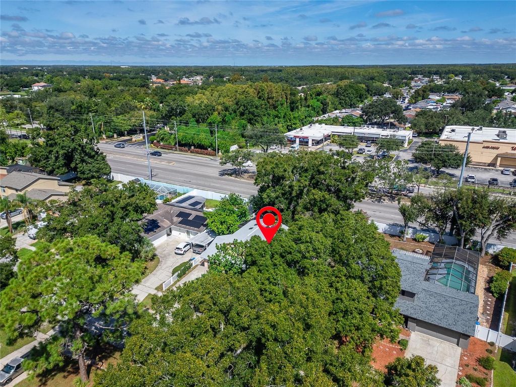 Image 4 of property listing at 7003 SUMMERBRIDGE DRIVE, Tampa, FL 33634