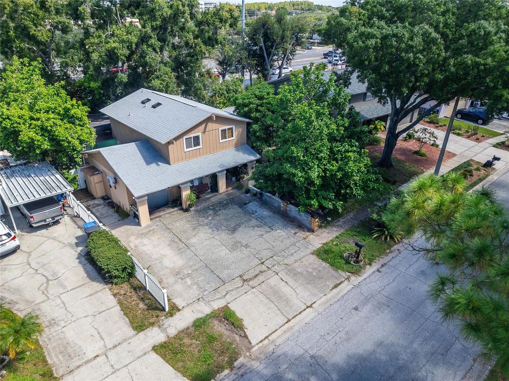 Image 5 of property listing at 7003 SUMMERBRIDGE DRIVE, Tampa, FL 33634