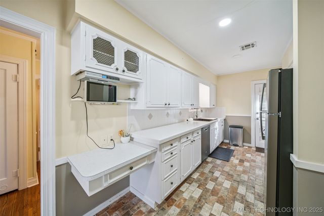 2704 E 16th Street, Tulsa, OK 74104