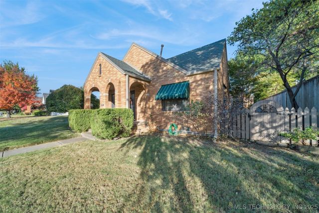 2704 E 16th Street, Tulsa, OK 74104