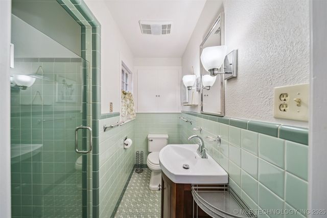 2704 E 16th Street, Tulsa, OK 74104