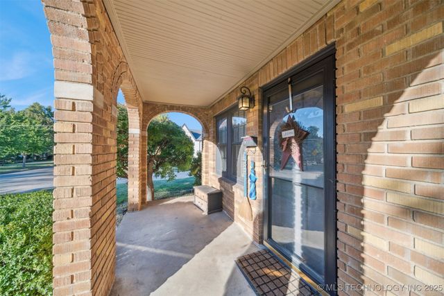 2704 E 16th Street, Tulsa, OK 74104