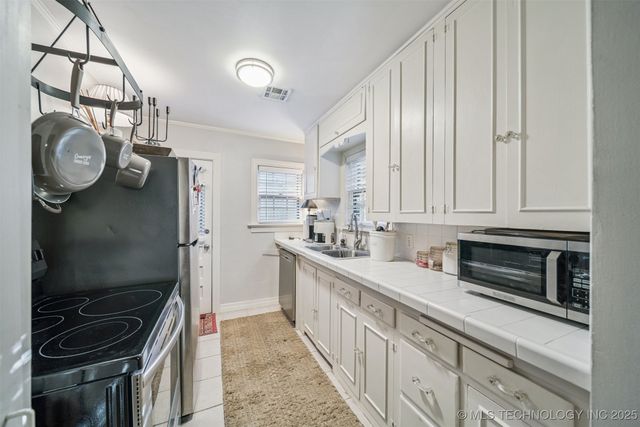 2704 E 16th Street, Tulsa, OK 74104