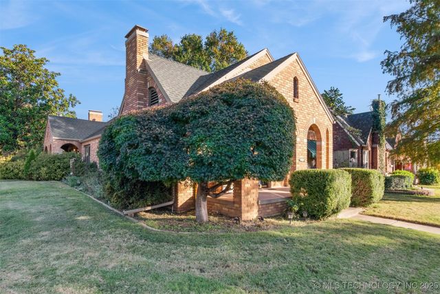 2704 E 16th Street, Tulsa, OK 74104