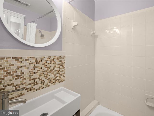 1648 KRAMER ST NE, Washington, DC 20002