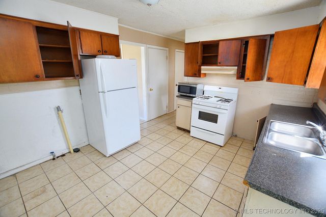 215 S Maple Avenue, Tahlequah, OK 74464