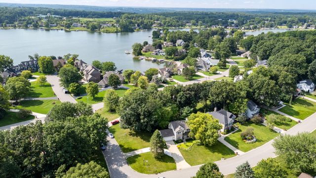 7135 Loma Linda Drive, Rockford, MI 49341