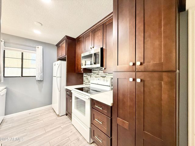 533 W GUADALUPE Road 1140, Mesa, AZ 85210