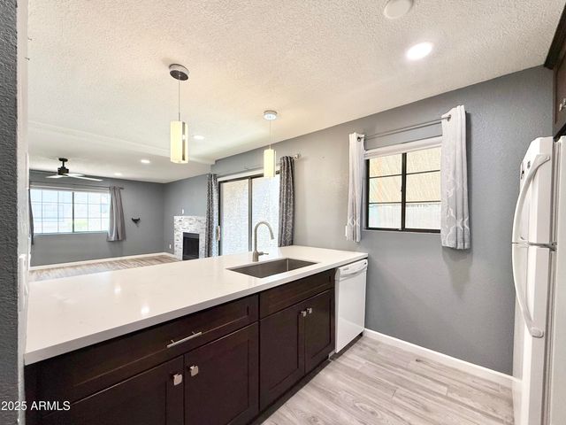 533 W GUADALUPE Road 1140, Mesa, AZ 85210