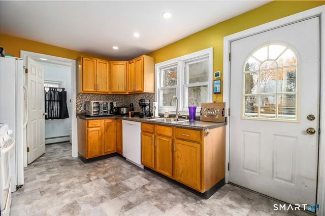 2 Reeds Lane, Stratford, CT 06614