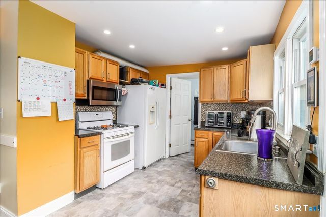 2 Reeds Lane, Stratford, CT 06614