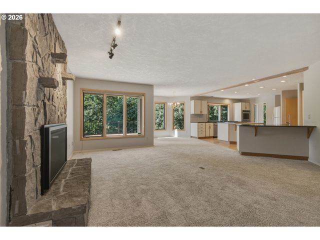 1912 SUNBURST Ter, West Linn, OR 97068